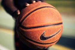 表现优异首场状态出色，老鹰观众沸腾！Ning重返赛场观众掌声雷动