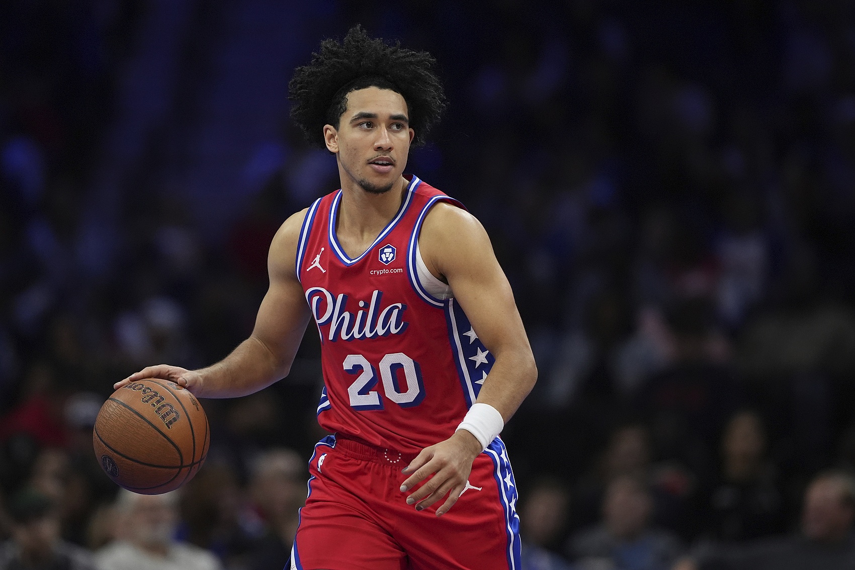 包含篮球比赛中崭露头角的新秀球员备受关注和瞩目的词条