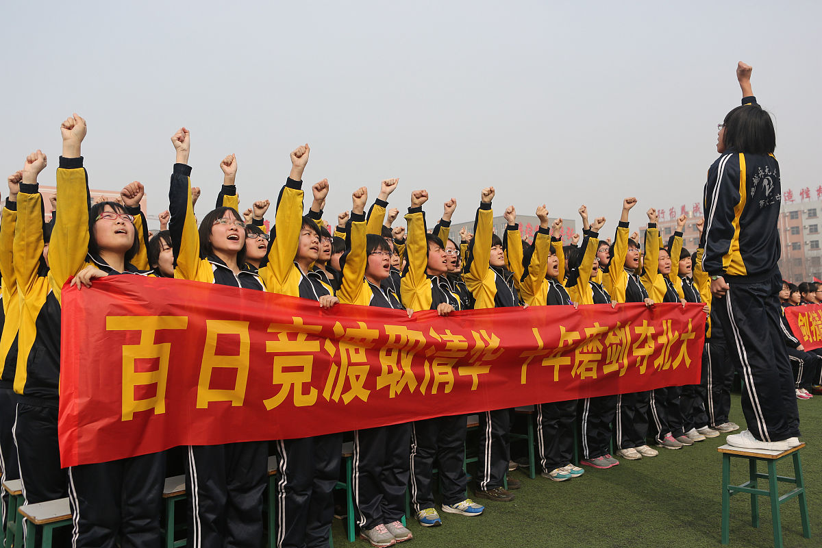 关于无私奉献全力拼搏,球员身体力行带队前行的信息 关于无私奉献全力拼搏,球员身体力行带队前行的信息