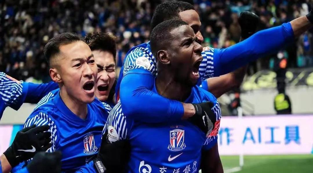 紧张刺激的比赛中,球队一马当先,领先有余 紧张刺激的比赛中,球队一马当先,领先有余