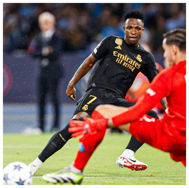 广州富力门将扑出点球,助球队逆转胜利 广州富力门将扑出点球,助球队逆转胜利