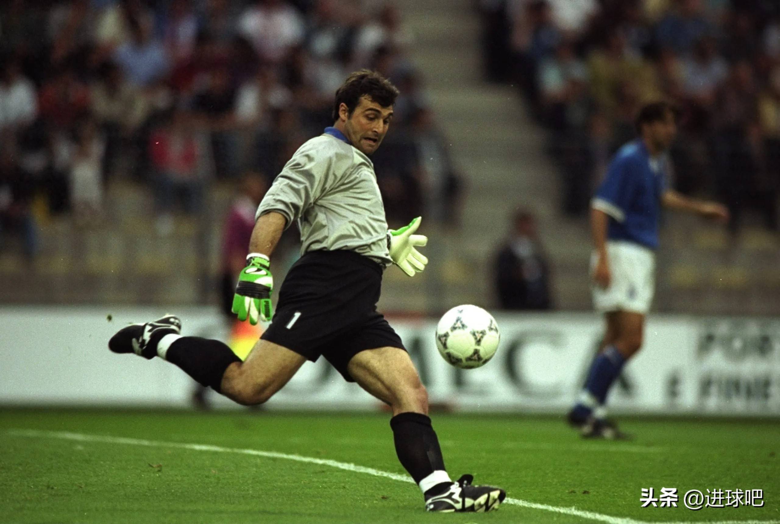 意大利队成功晋级欧洲杯半决赛,势不可挡 意大利队成功晋级欧洲杯半决赛,势不可挡