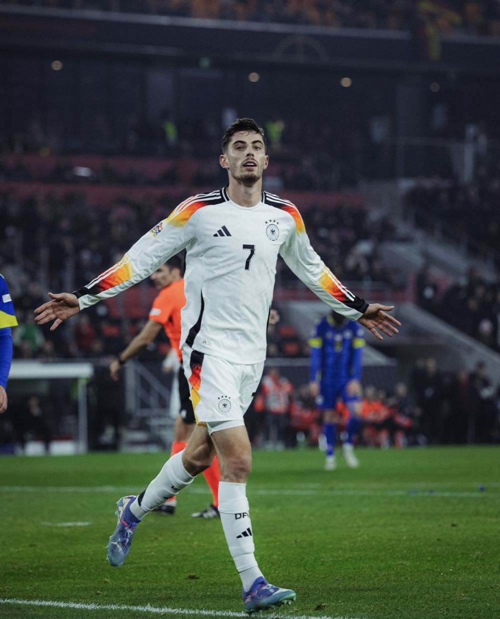 包含激烈角逐:欧洲足球比赛热火朝天的词条 包含激烈角逐:欧洲足球比赛热火朝天的词条