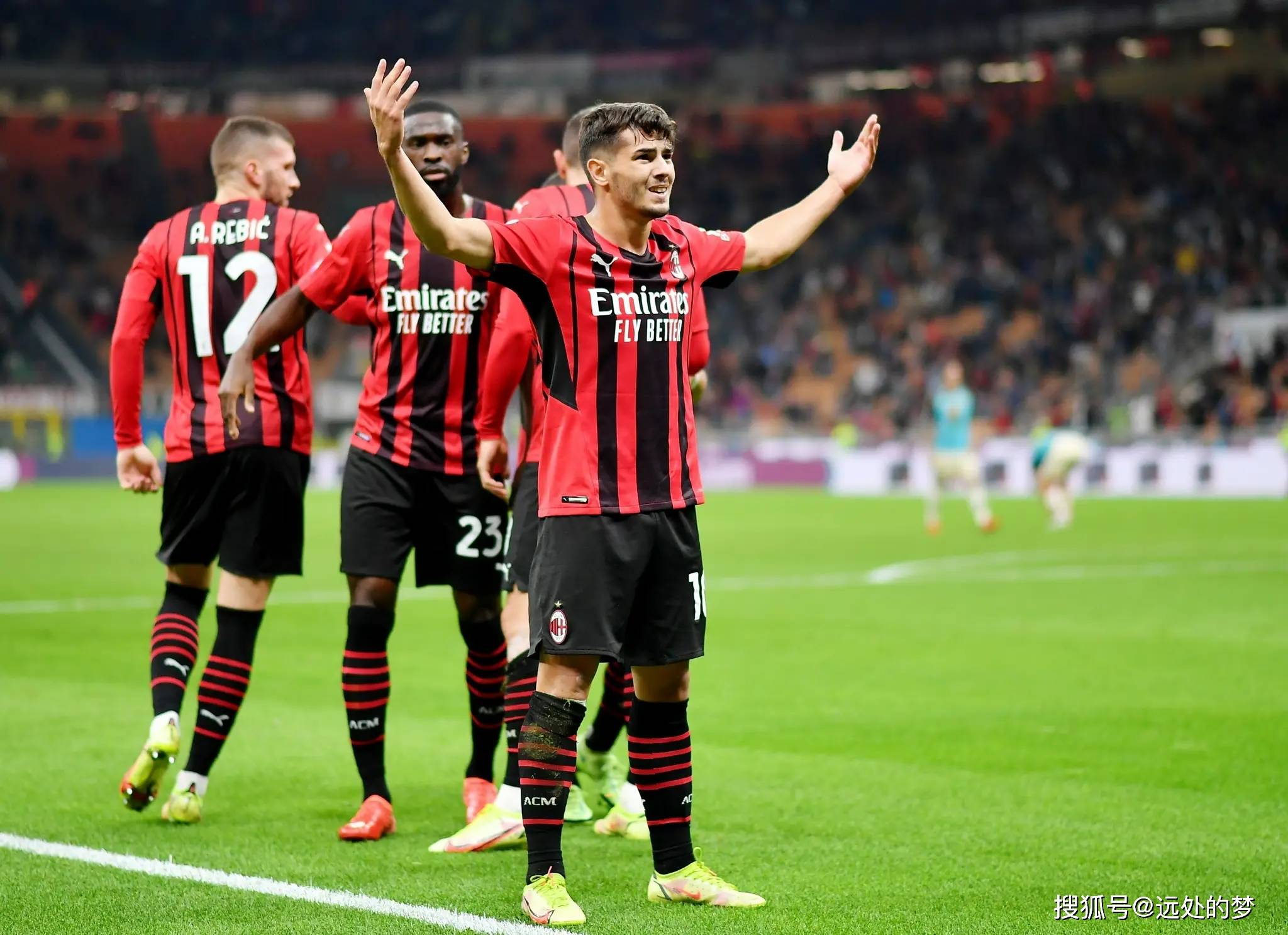 意甲劲旅米兰大胜,保持不败战绩 意甲劲旅米兰大胜,保持不败战绩