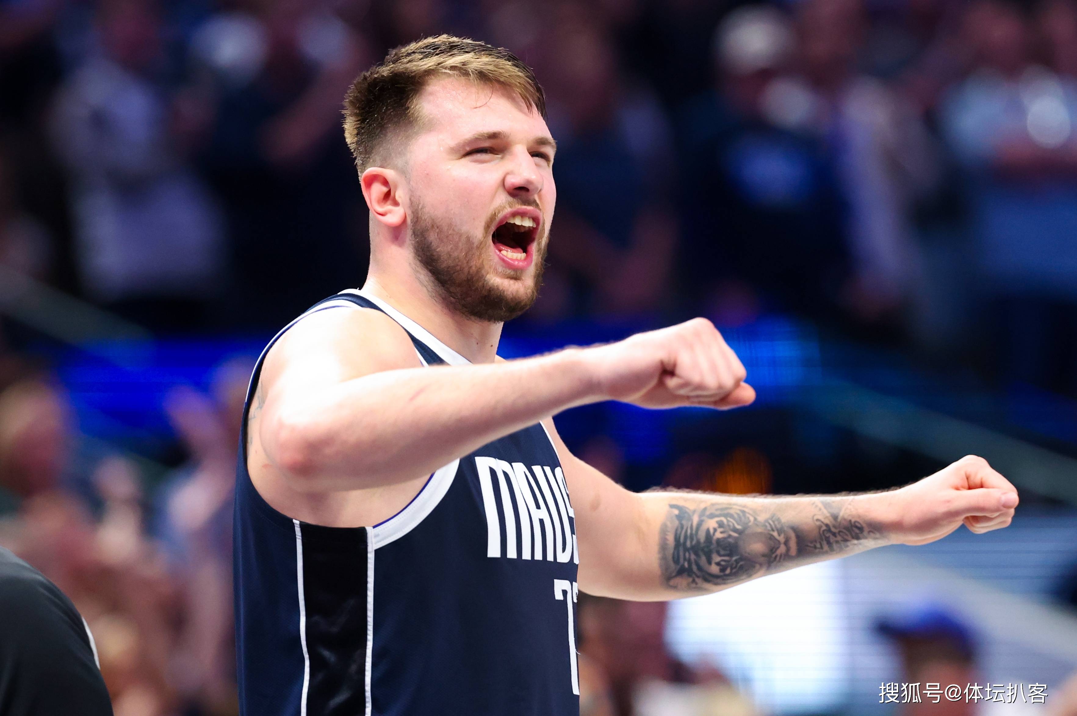 欧文绝杀时刻,东契奇点燃赛场,险胜迎来胜利! 欧文绝杀时刻,东契奇点燃赛场,险胜迎来胜利!