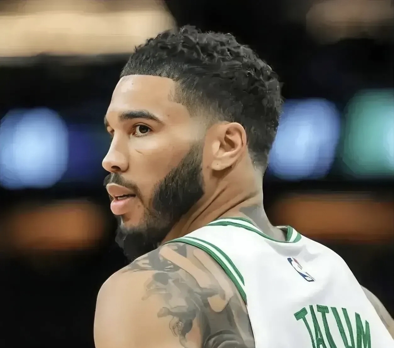 塔图姆在皇家马德里比赛中败北，关键助攻引发热议！