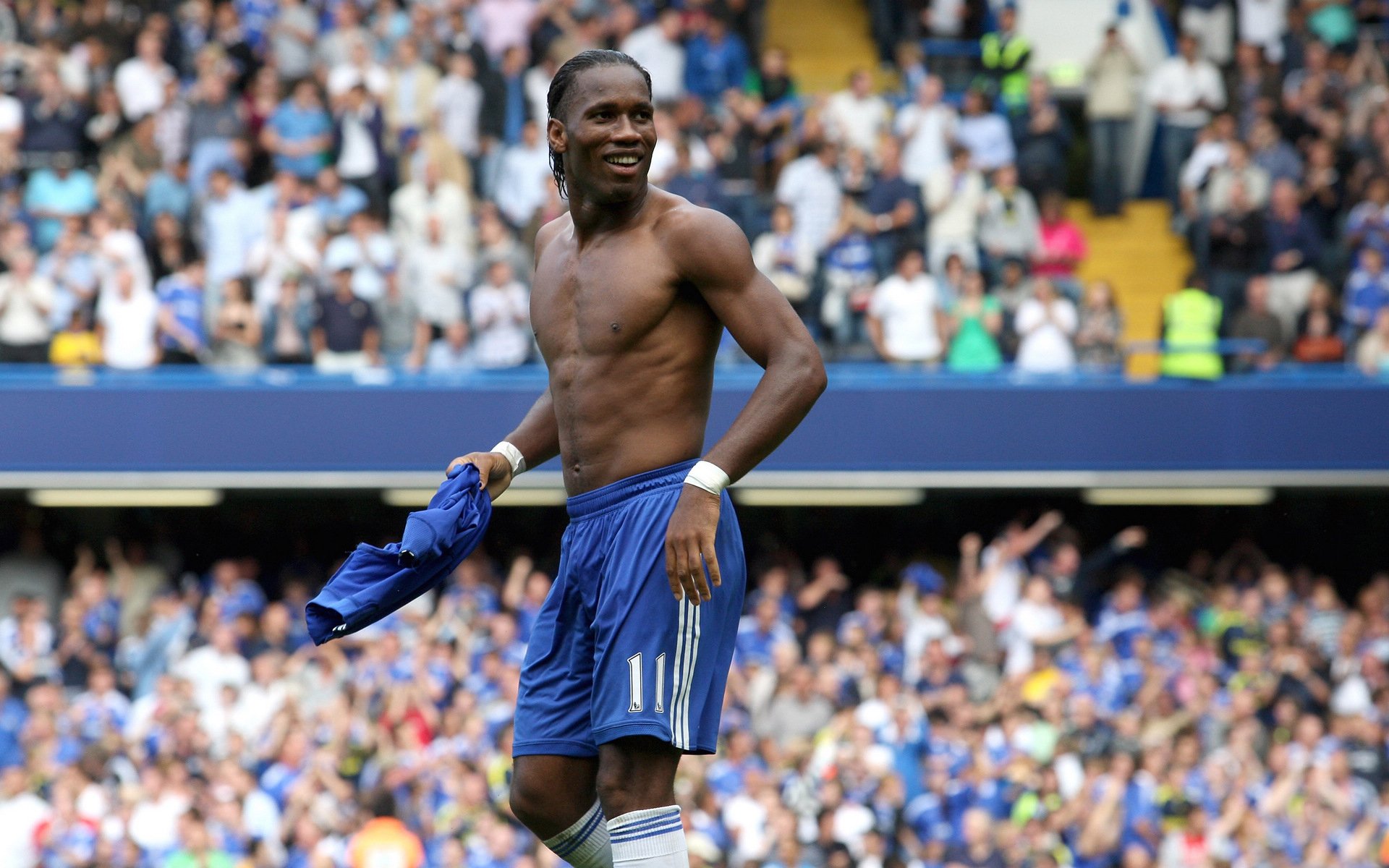 萨拉赫焦点对战，阿扎伦卡与30激战中国队分钟，刷新纪录胜负难料！全场沸腾不已