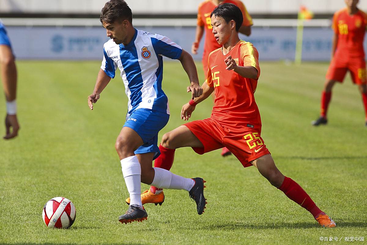 出色发挥引发热议!,Uzi在TL比赛中险胜赢得满堂喝彩(uzi的精彩比赛) 出色发挥引发热议!,Uzi在TL比赛中险胜赢得满堂喝彩(uzi的精彩比赛)