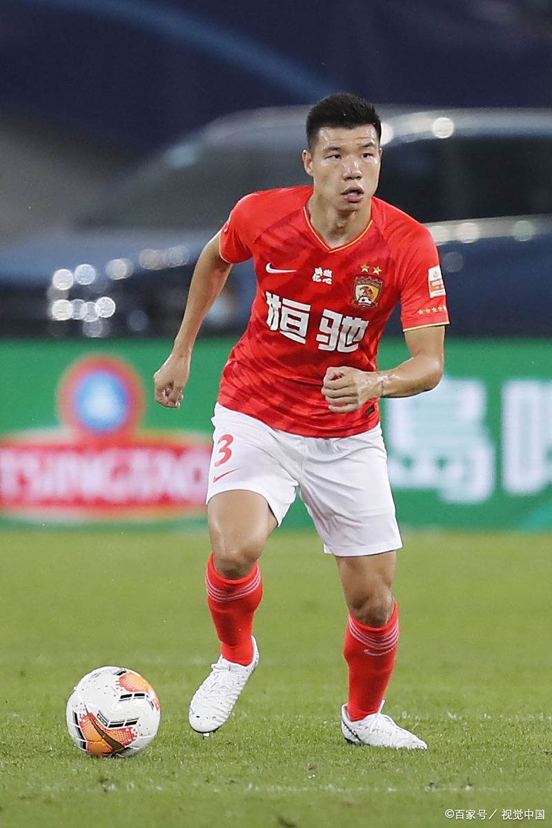 出色发挥引发热议!,Uzi在TL比赛中险胜赢得满堂喝彩(uzi的精彩比赛) 出色发挥引发热议!,Uzi在TL比赛中险胜赢得满堂喝彩(uzi的精彩比赛)