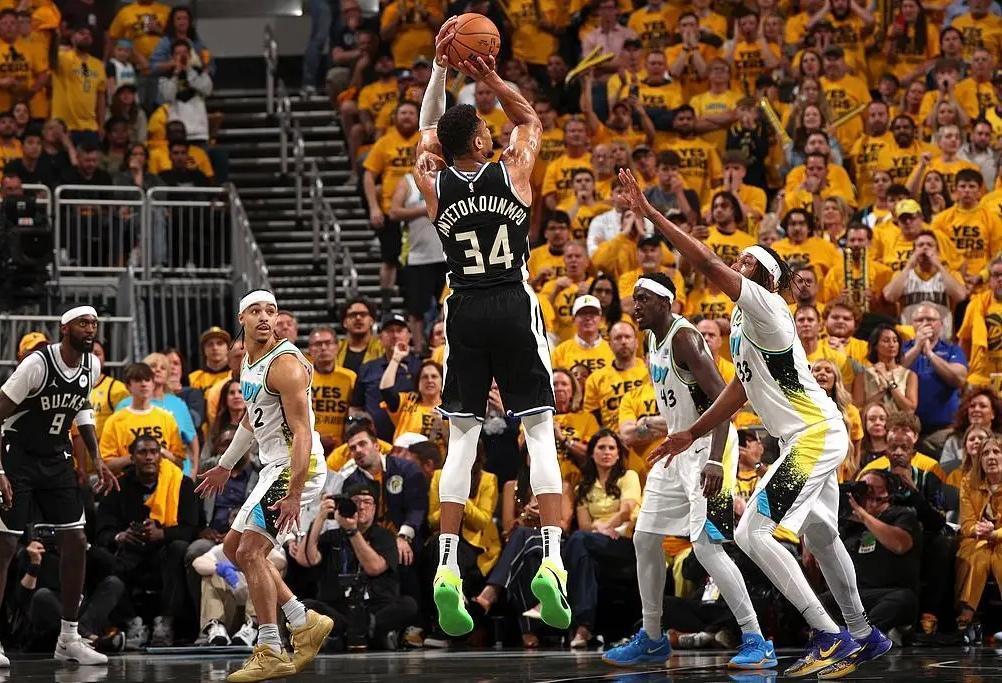 字母哥重要时刻战术调整，快船带队取胜！比赛高潮迭起的简单介绍